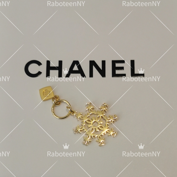 CHANEL Charm 2024 Holiday Christmas Limited Edition Novelty Snowflake Charm NEW - Picture 5 of 6